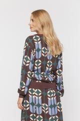 Luźna wiskozowa wzorzysta bluzka ze ściągaczami