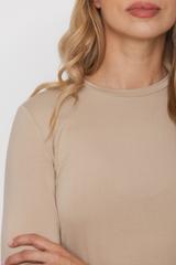 Minimalistyczna bluzka z długim rękawem w piaskowym kolorze