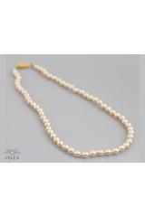 Krótki elegancki naszyjnik z beżowych perełek