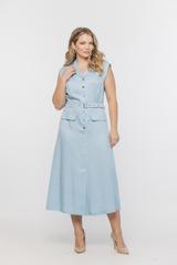Niebieska sukienka z kołnierzykiem i paskiem
