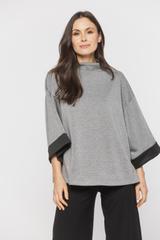 Obszerna bluzka z dzianiny ze stójką i rękawem 3/4