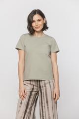 Oliwkowy bawełniany t-shirt z kieszonką