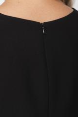 Ołówkowa czarna sukienka z krótkim rękawem i podszewką