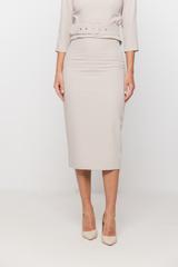 Ołówkowa spódnica za kolano z beżowej tkaniny