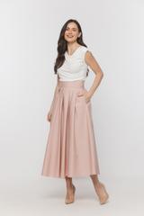 Pastelowo różowa spódnica w wizytowym stylu