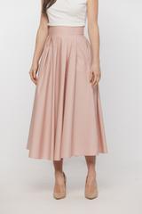 Pastelowo różowa spódnica w wizytowym stylu