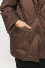Pikowana brązowa kurtka z wykładanym kołnierzem