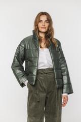 Pikowana lekka kurtka z szerokimi rękawami