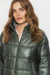 Pikowana lekka kurtka z szerokimi rękawami