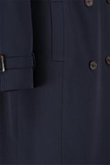 Ponadczasowy płaszcz w kolorze granatu