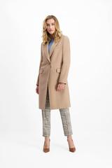 Płaszcz w karmelowym odcieniu