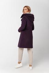 Śliwkowy płaszcz z alpaką i dużym kapturem