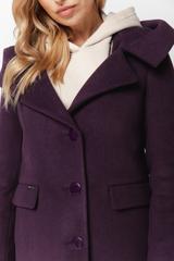 Śliwkowy płaszcz z alpaką i dużym kapturem