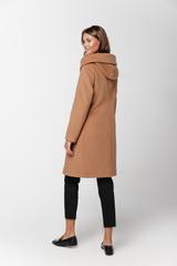 Biszkoptowy płaszcz z alpaką i dużym kapturem