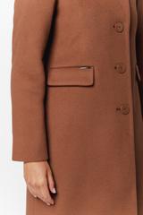 Brązowy płaszcz z alpaką i dużym kapturem