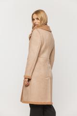 Beżowy kożuszek z kołnierzem i zapięciem na guziki