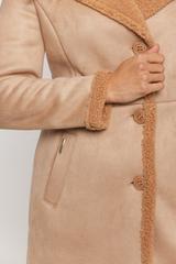 Beżowy kożuszek z kołnierzem i zapięciem na guziki