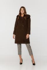 Ocieplany brunatny płaszcz o fakturze jodełki