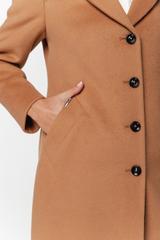 Biszkoptowy wełniany płaszcz w klasycznej formie