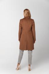 Jasnobrązowy wełniany płaszcz w klasycznej formie