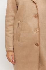 Ponadczasowy długi kożuszek z kapturem w kolorze beżowym