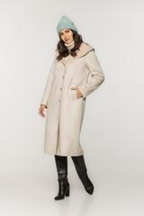 Ponadczasowy długi kożuszek z kapturem w kolorze śmietankowym