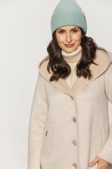 Ponadczasowy długi kożuszek z kapturem w kolorze śmietankowym