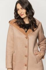 Ponadczasowy długi kożuszek z kapturem w kolorze biszkoptowym