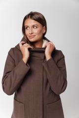 Brązowy ocieplany płaszcz ze stójką i  kapturem