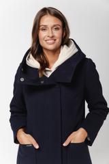 Granatowy ocieplany płaszcz ze stójką i  kapturem