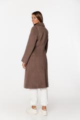 Wełniany szarobrązowy płaszcz z patkami i zapięciem na guziki