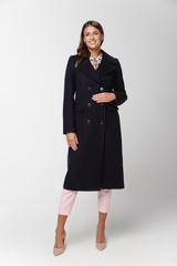 Zimowy granatowy płaszcz z dużym wykładanym kołnierzem