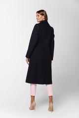 Zimowy granatowy płaszcz z dużym wykładanym kołnierzem