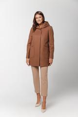 Krótki karmelowy płaszcz z kapturem i kieszeniami