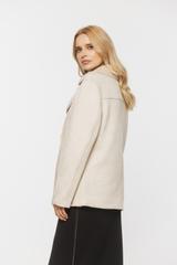 Śmietankowy krótki kożuszek z wykładanym kołnierzem