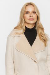Śmietankowy krótki kożuszek z wykładanym kołnierzem