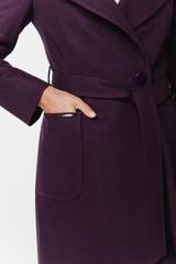 Płaszcz śliwkowy z paskiem i dużymi kieszeniami