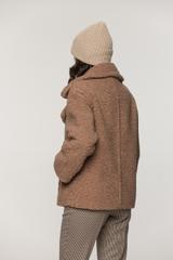 Jasnobrązowy modny płaszczyk damski typu miś