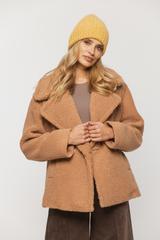 Biszkoptowy modny płaszczyk damski typu miś