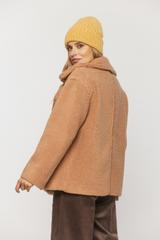 Biszkoptowy modny płaszczyk damski typu miś