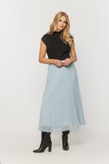 Pleated blue skirt with elastic waist