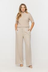 Półgolf z beżowej jednolitej dzianiny wiskozowej