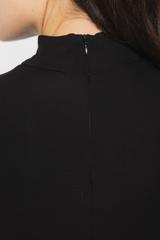 Półgolf z czarnej jednolitej dzianiny wiskozowej