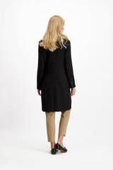 Ponadczasowy czarny płaszcz