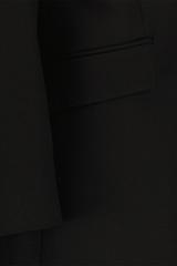 Ponadczasowy czarny płaszcz