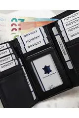 Czarny lakierowany portfel damski średniej wielkości