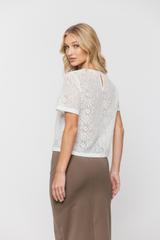 Prosta biała bluzka z bawełnianej koronki