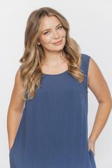 Prosta letnia sukienka w kolorze denim