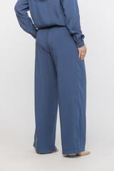 Proste luźne spodnie na lato w kolorze denim