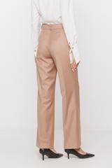 Proste luźne spodnie w eleganckim stylu